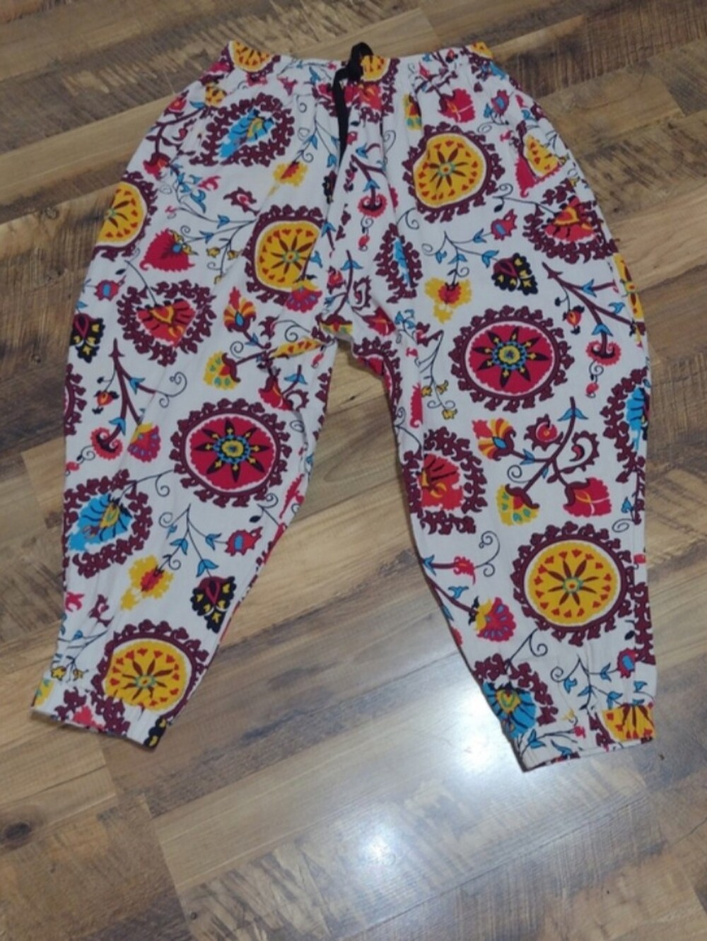 Women’s Ankle Cropped Printed Drawstring Pants - White Multicolor